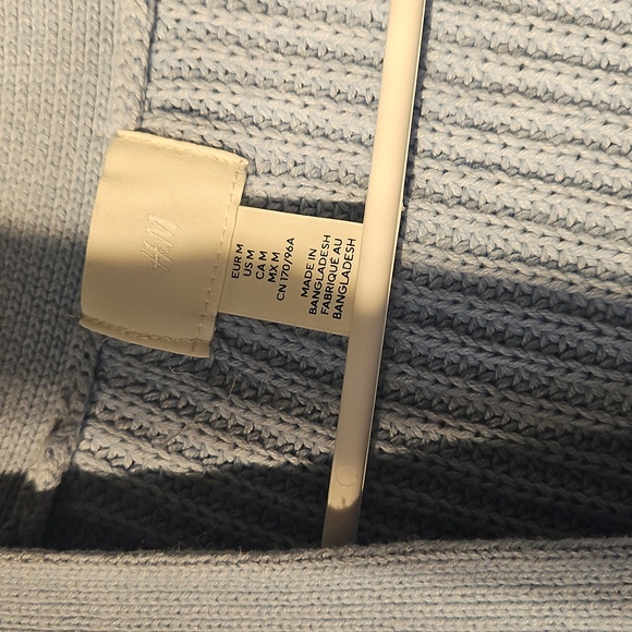 H&M baby blue sweater - Picture 2 of 3